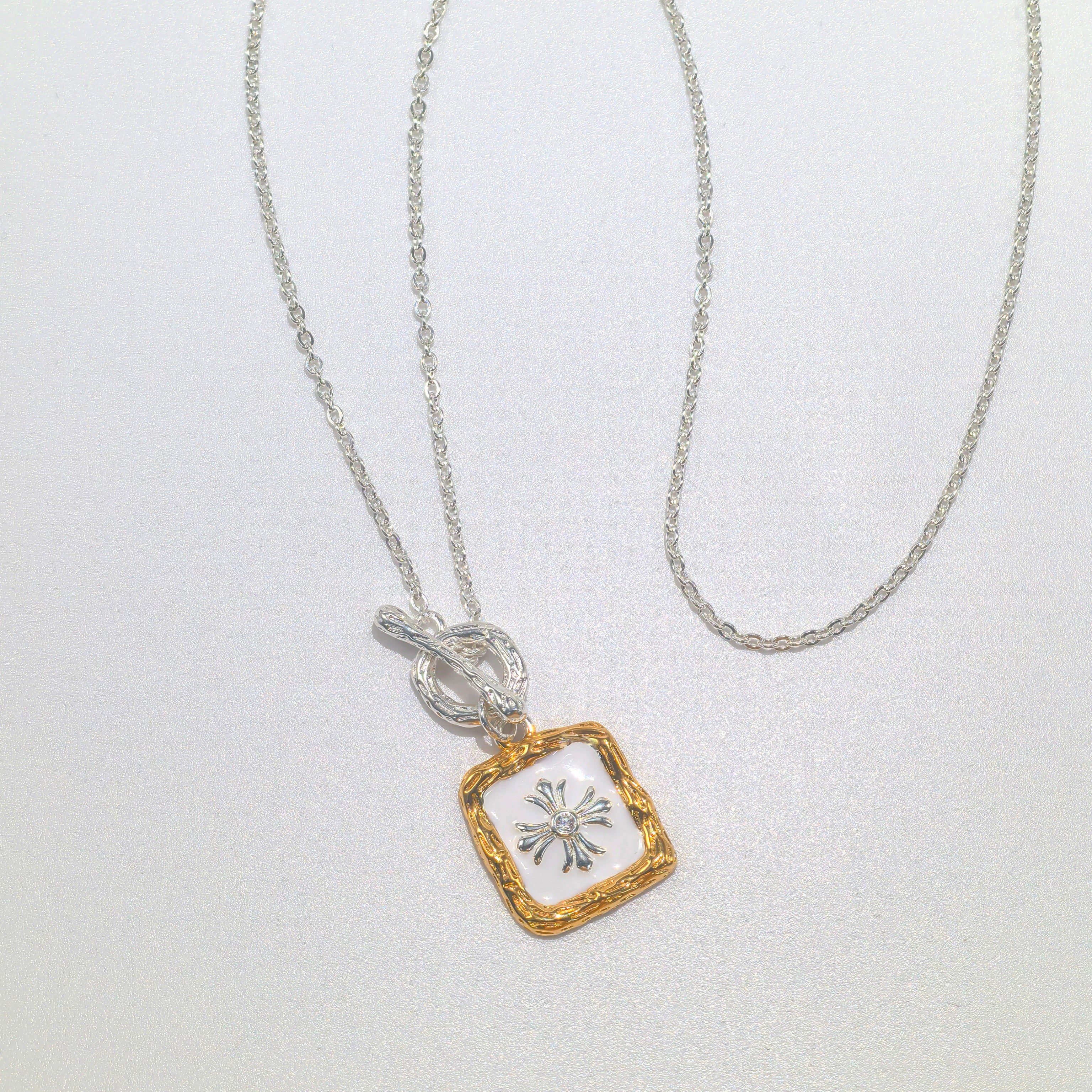 A Meaningful Gemstone Bracelet — A Thoughtful Gift for Her——Cross Heart Collection necklace