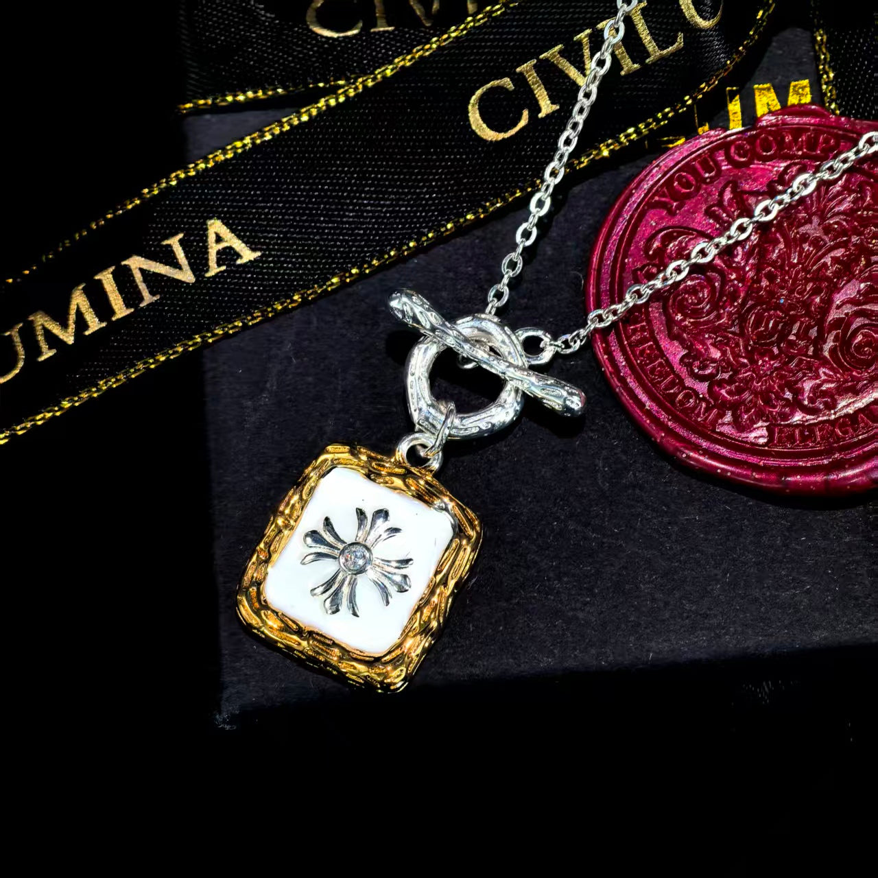 A Meaningful Gemstone Bracelet — A Thoughtful Gift for Her——Cross Heart Collection necklace