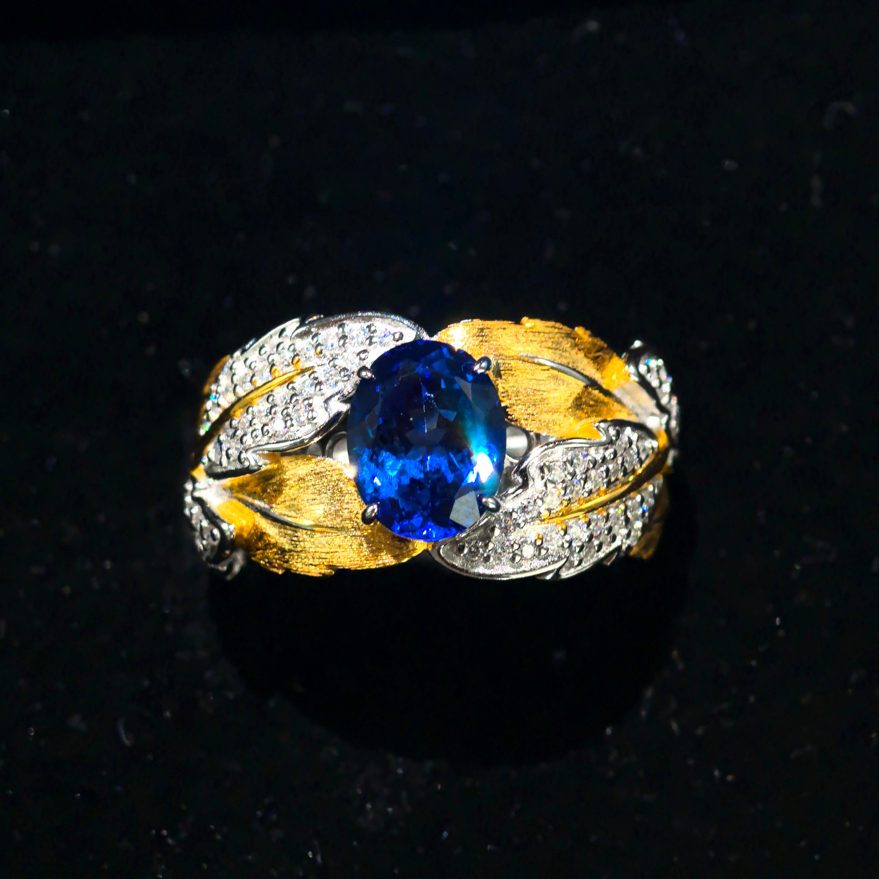 Royal Azure Leaf Textured Two-Tone Sapphire Ring