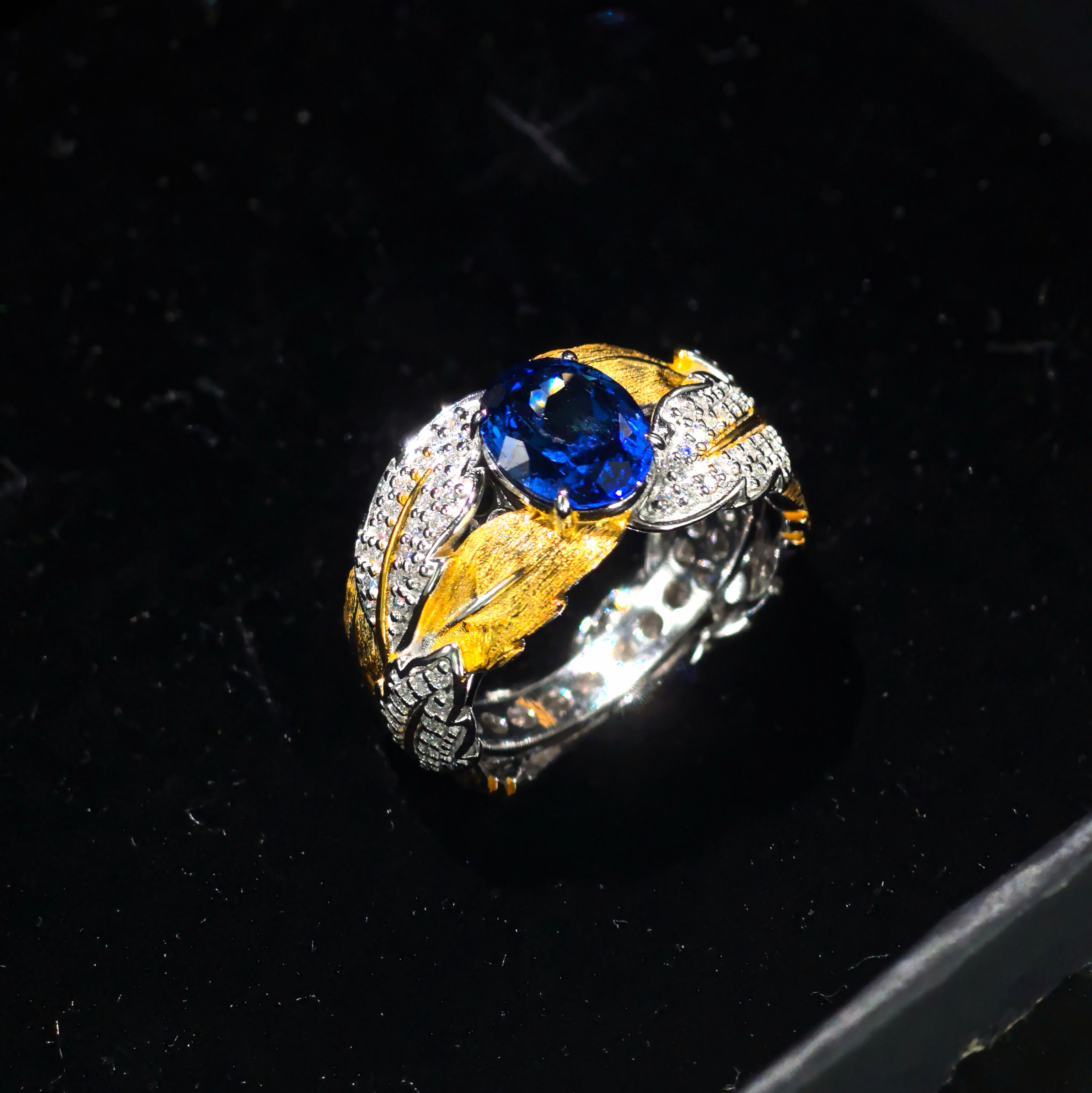 Royal Azure Leaf Textured Two-Tone Sapphire Ring